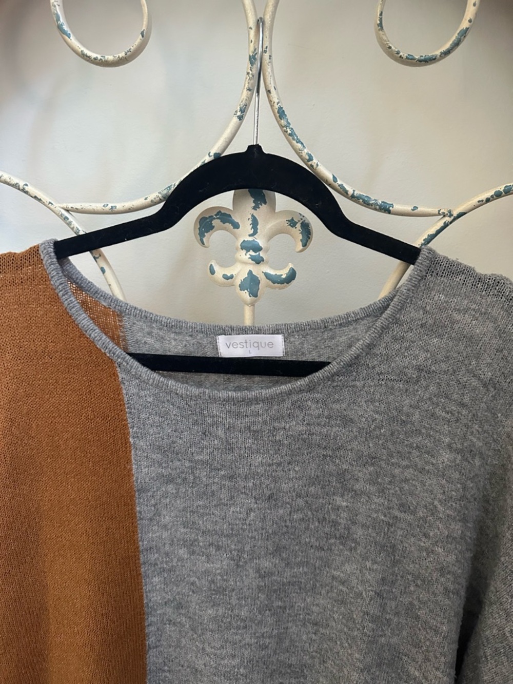 vestique Colorblock Crewneck Sweater in Gray, Cream & Brown - Picture 2 of 3